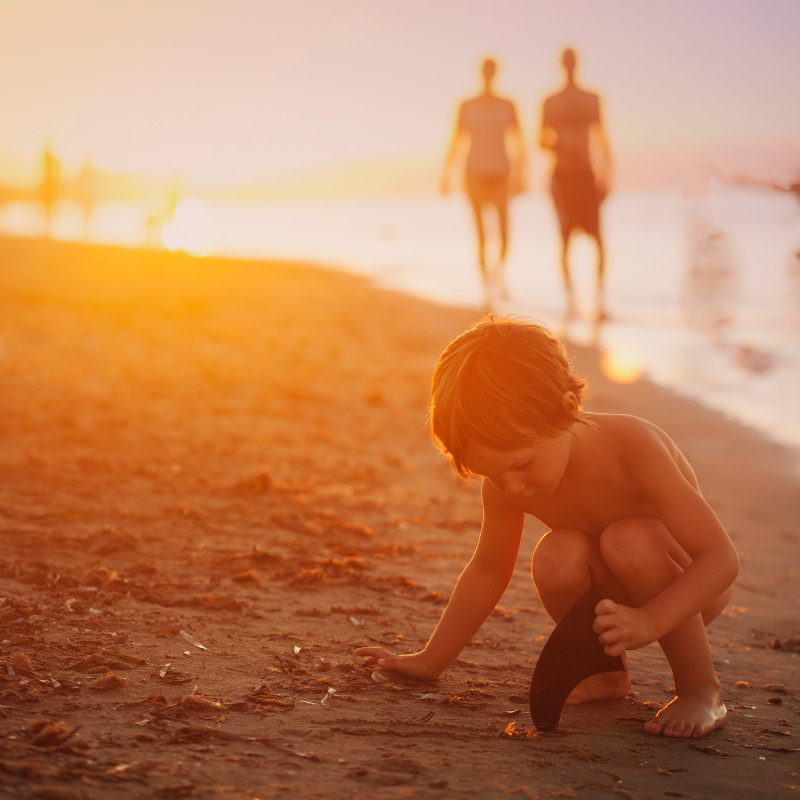 Create your own treasure hunt with crystals at the beach